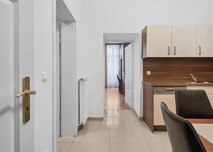 Spacious 3-bedroom Retreat With Balcony For 8 Near Millennium Tower Apartmán Vídeň