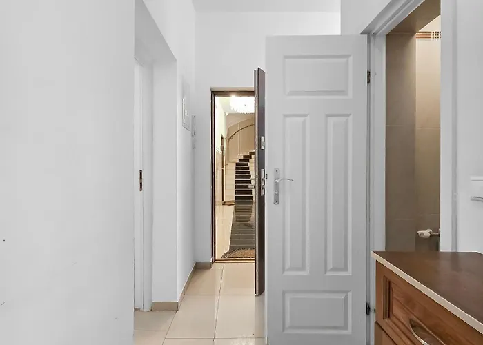 Spacious 3-bedroom Retreat With Balcony For 8 Near Millennium Tower Apartmán Vídeň