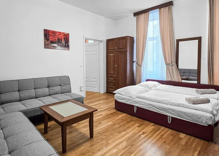 Spacious 3-bedroom Retreat With Balcony For 8 Near Millennium Tower Vienna